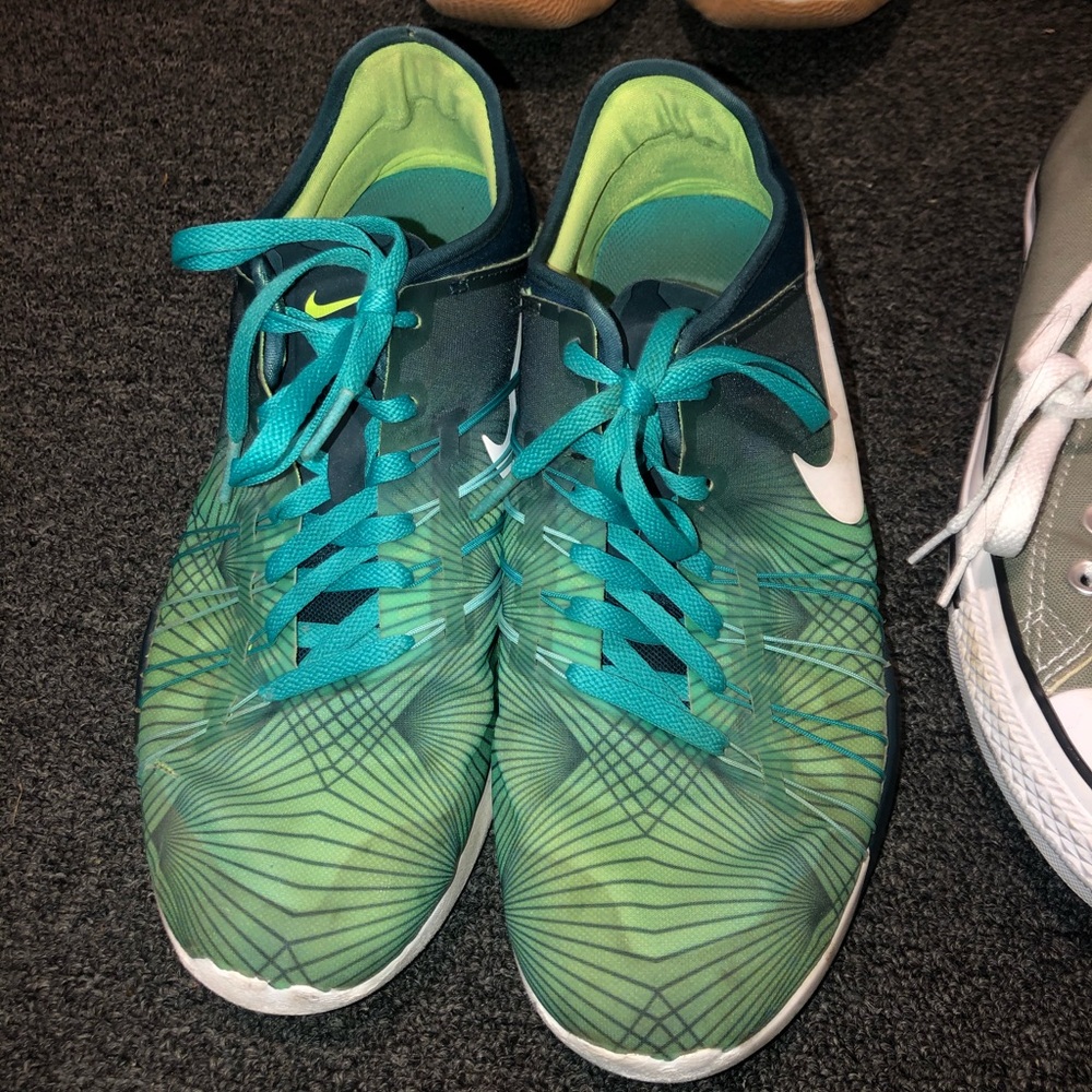 Shoes - Picture 2 of 7